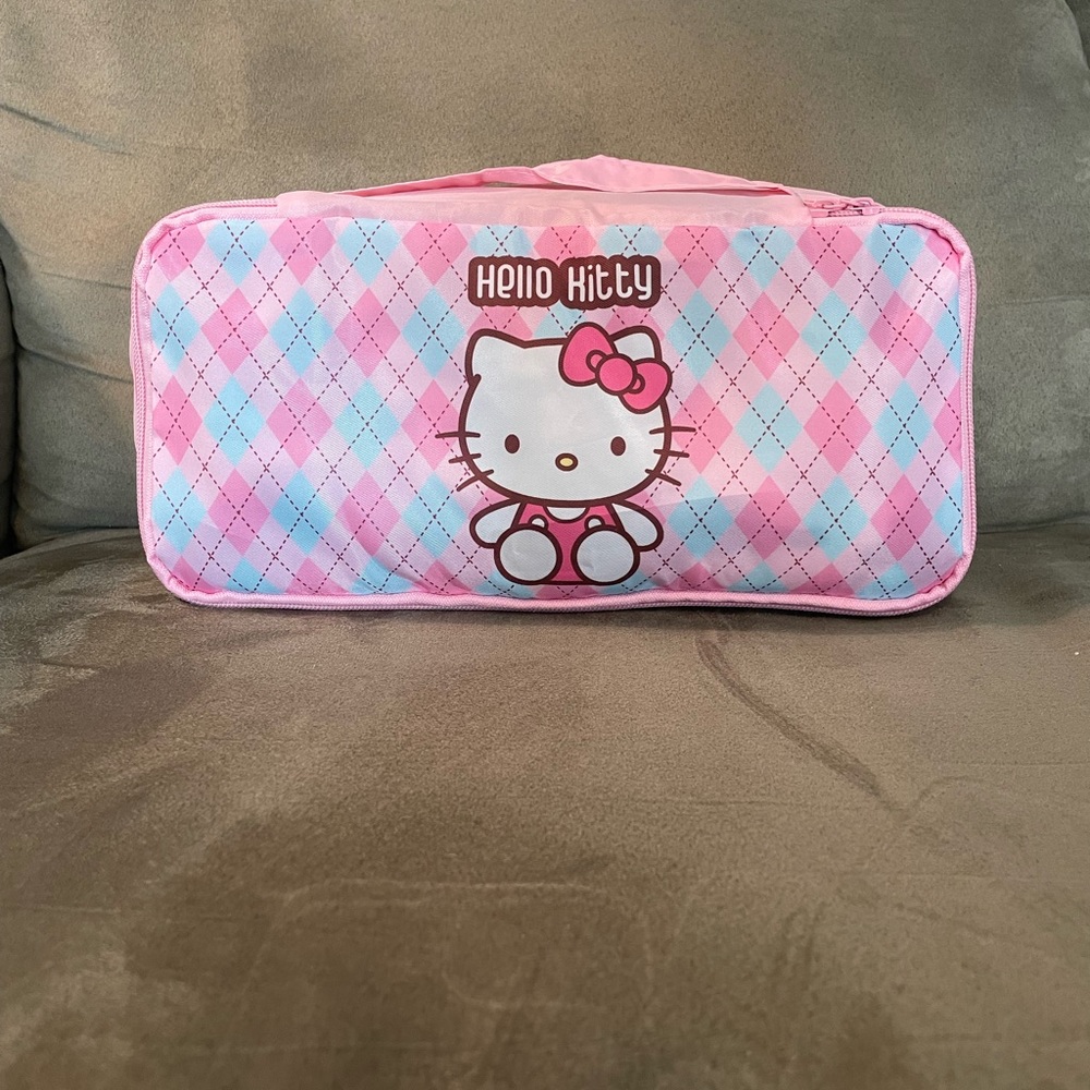 NEW Hello Kitty Travel Bag - Picture 1 of 5